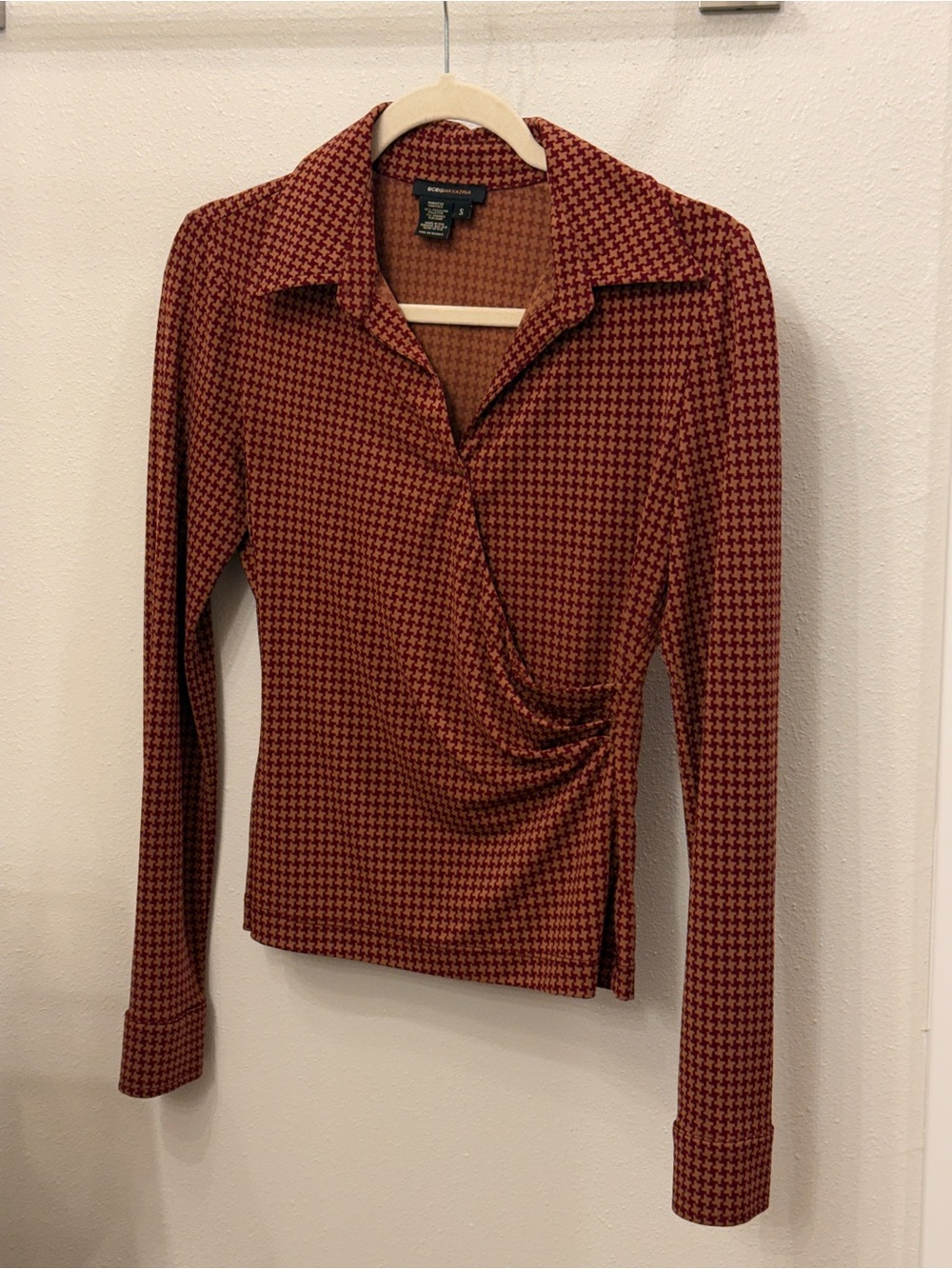BCBGMaxAzria Red and Black Houndstooth Long Sleeve Wrap Top